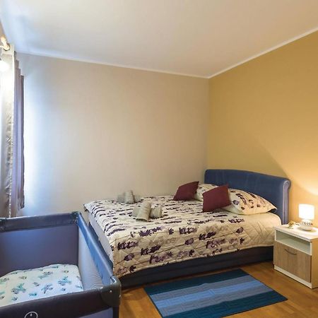 Stunning Apartment In Makarska With Kitchen מראה חיצוני תמונה