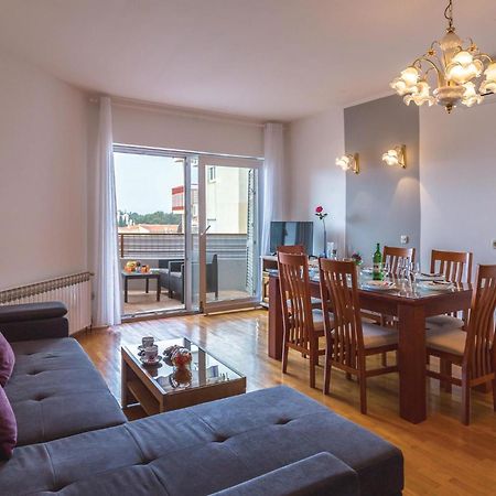 Stunning Apartment In Makarska With Kitchen מראה חיצוני תמונה