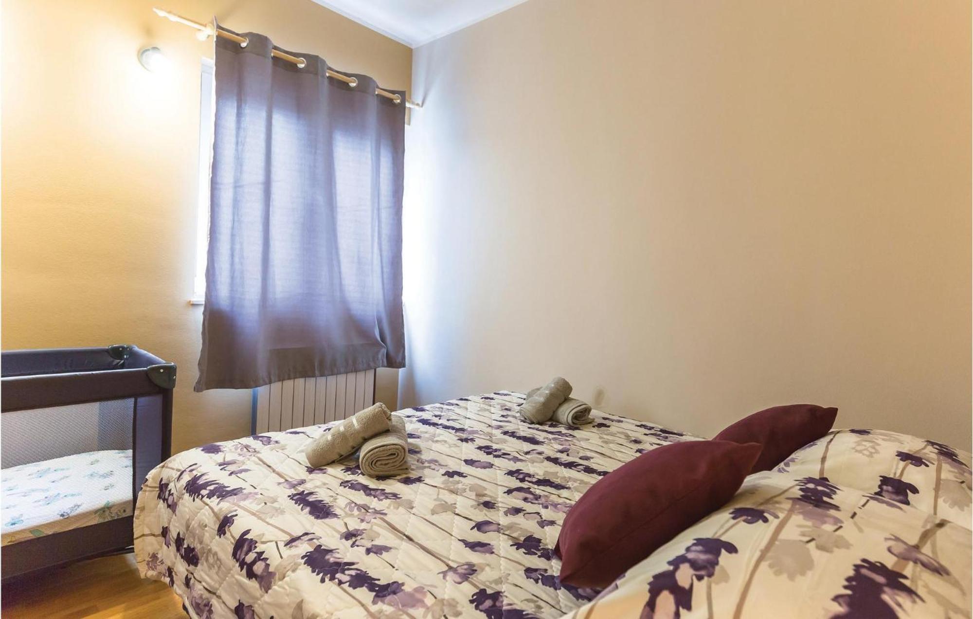 Stunning Apartment In Makarska With Kitchen מראה חיצוני תמונה