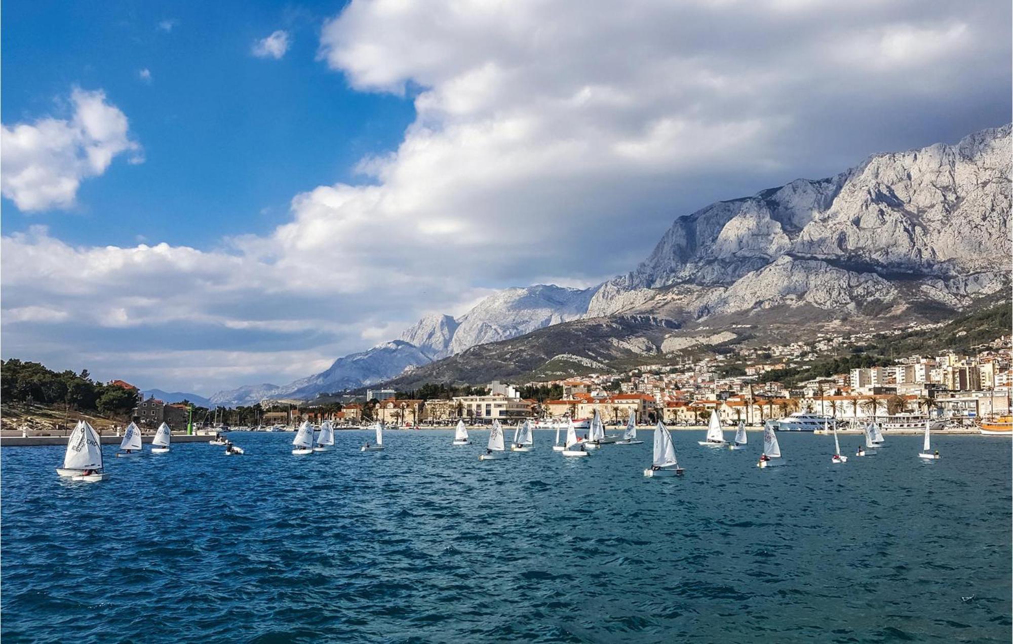 Stunning Apartment In Makarska With Kitchen מראה חיצוני תמונה